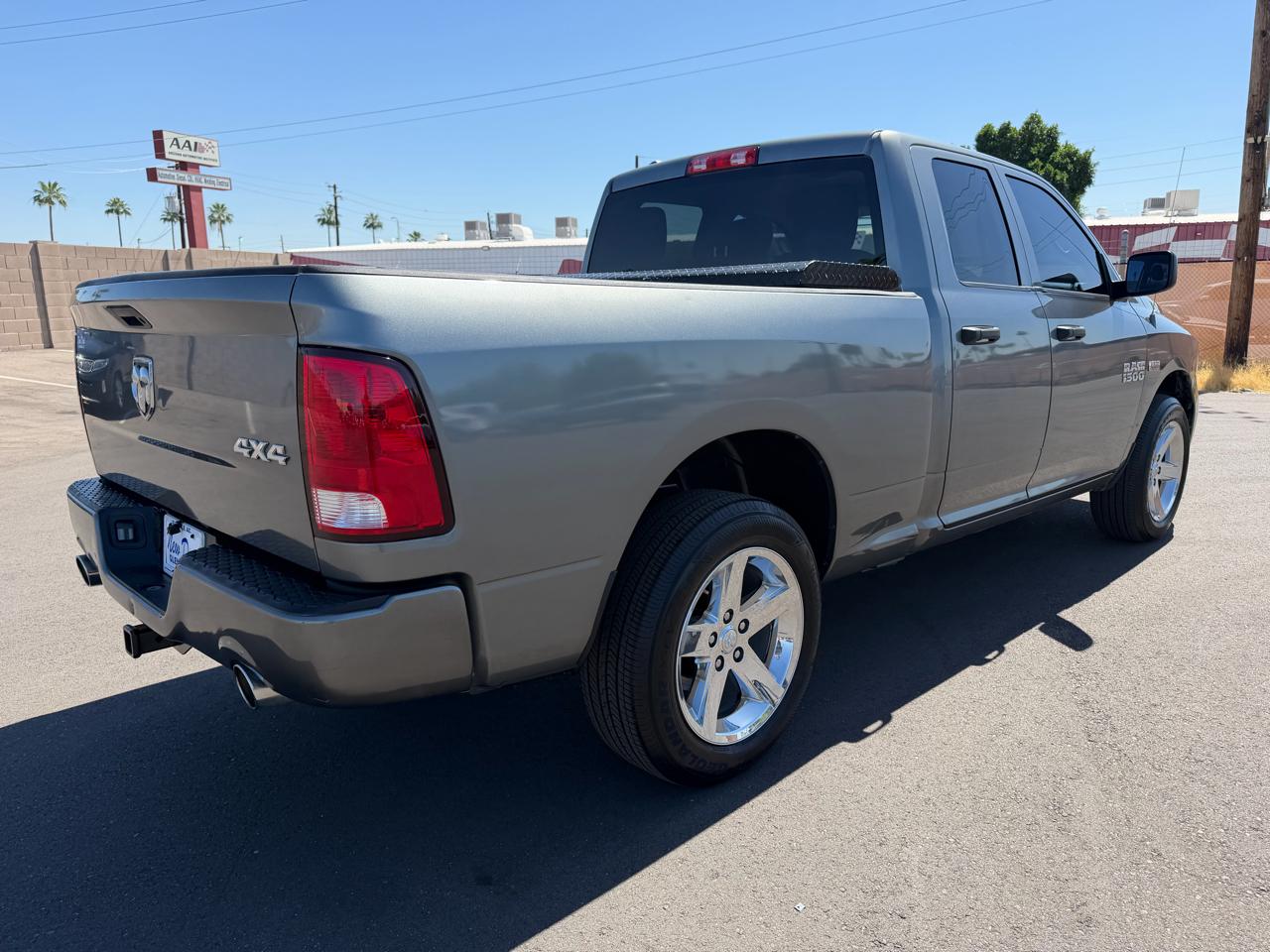 RAM 1500 4WD Crew Cab 140.5" Express 2013