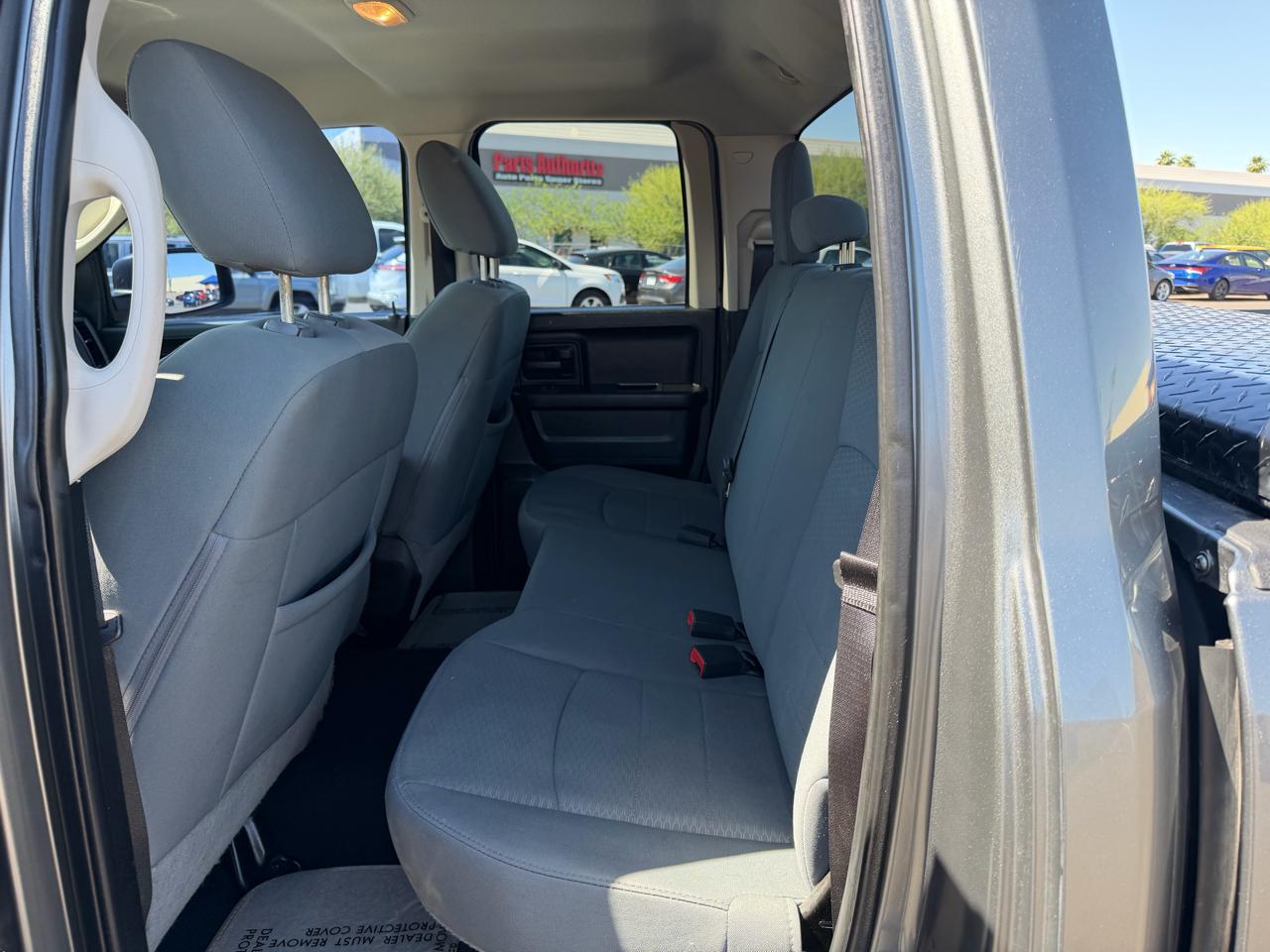 RAM 1500 4WD Crew Cab 140.5" Express 2013