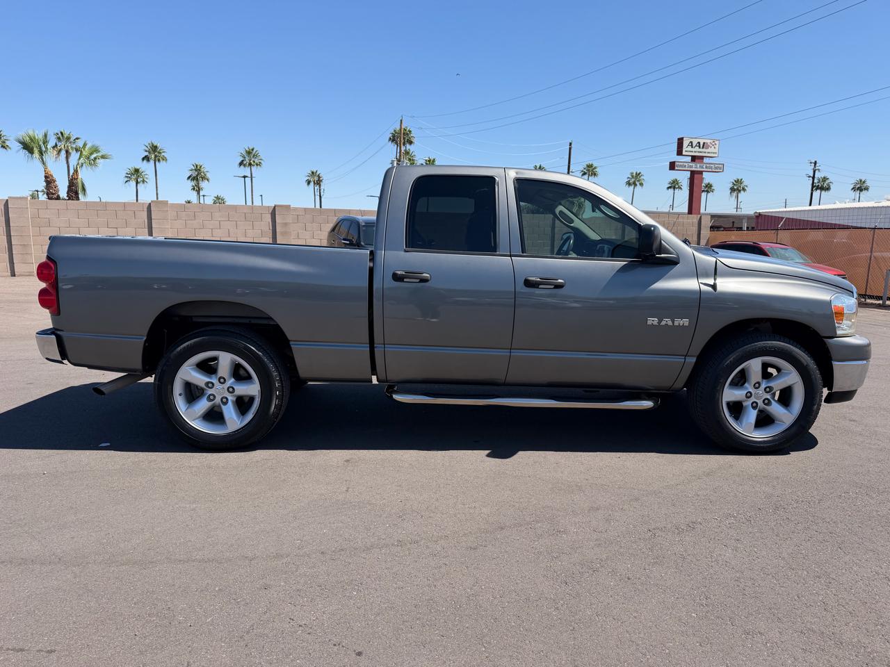 Dodge Ram 1500 2WD Quad Cab 140.5" SLT 2008
