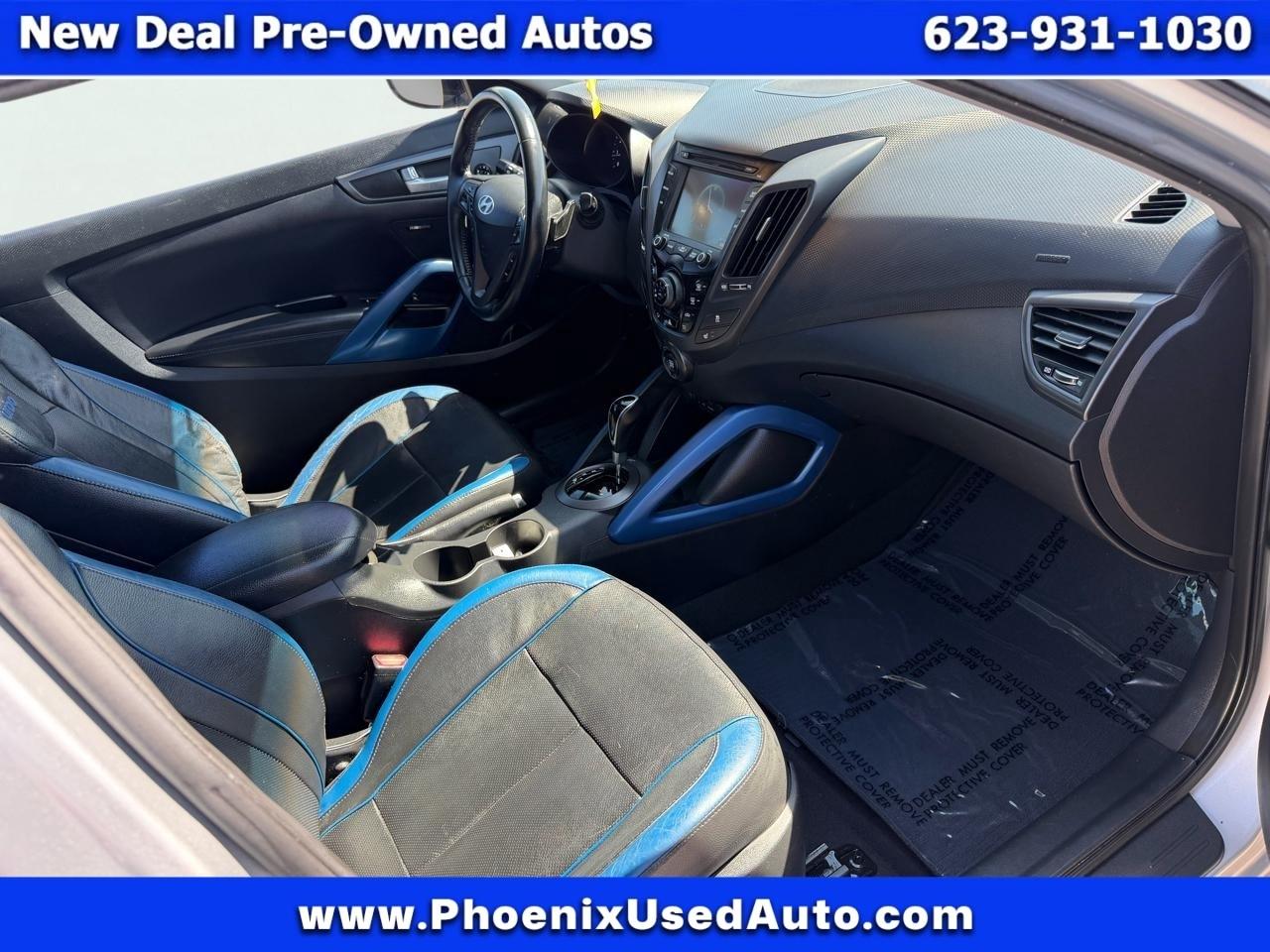 Hyundai Veloster Base 2013
