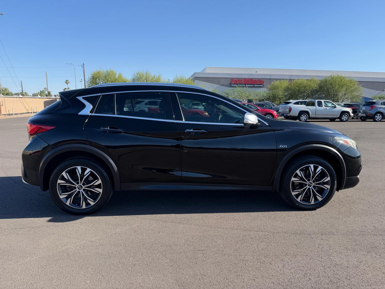 Infiniti QX30 Luxury AWD 2018
