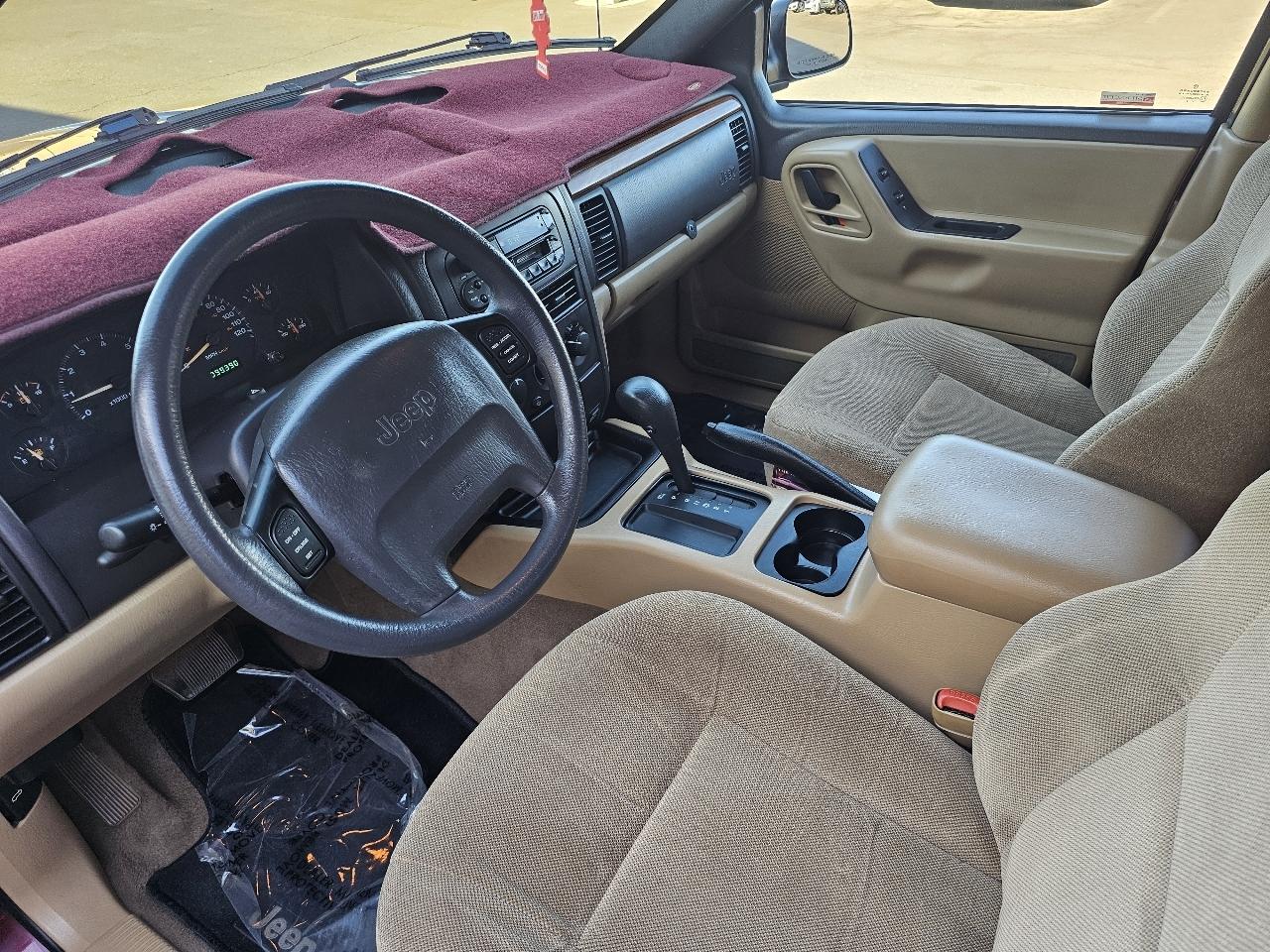 Jeep Grand Cherokee Laredo 2WD 1999