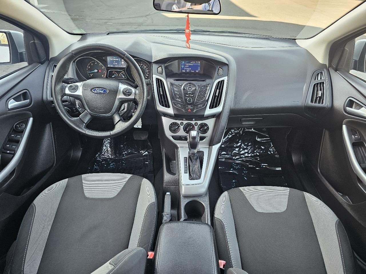 Ford Focus SE 2012