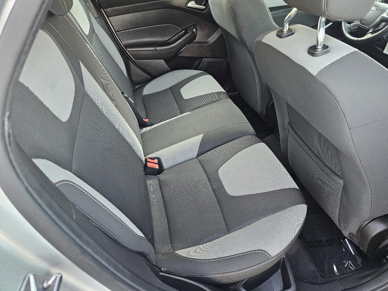 Ford Focus SE 2012