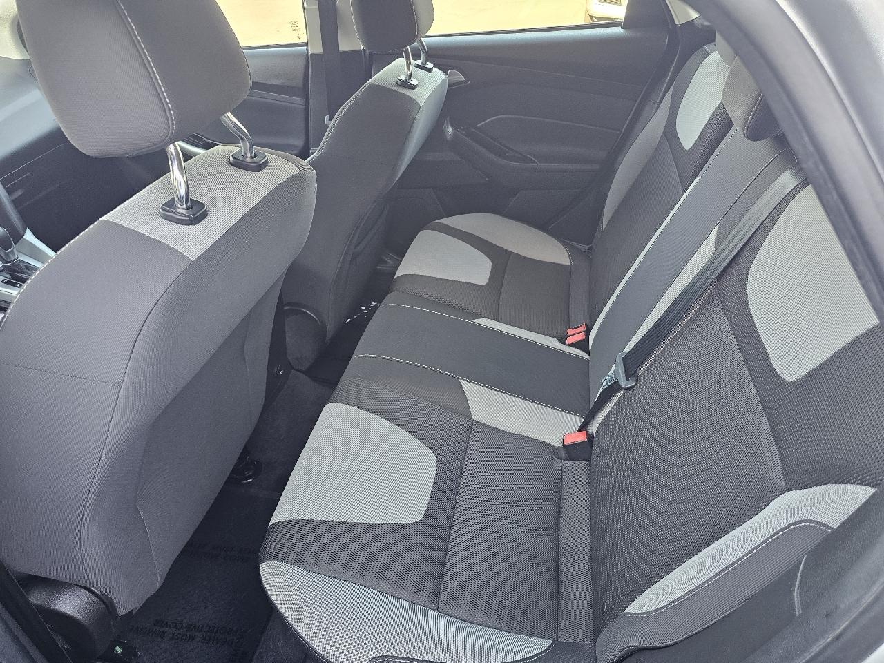 Ford Focus SE 2012
