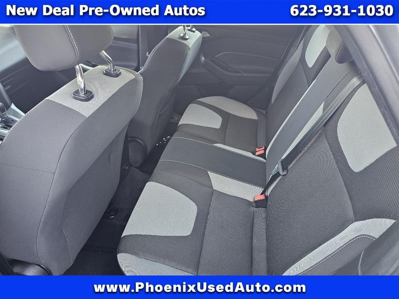 Ford Focus SE 2012