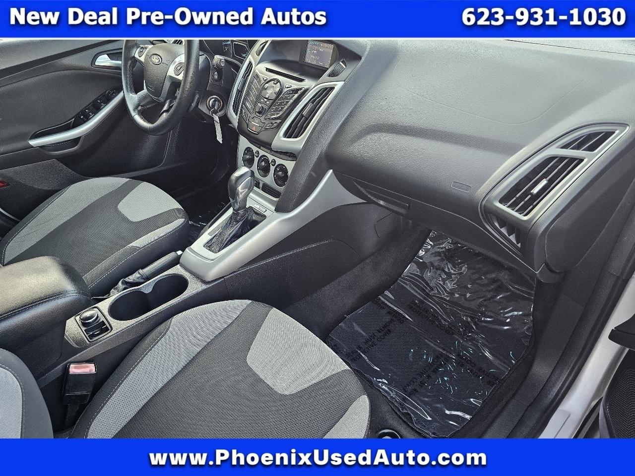 Ford Focus SE 2012