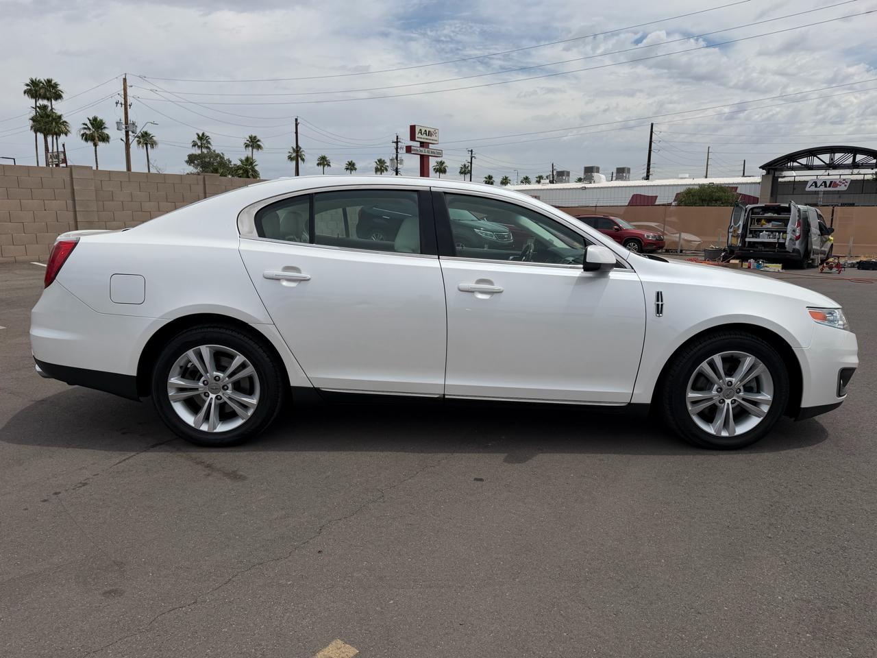 Lincoln MKS 3.7L FWD 2010