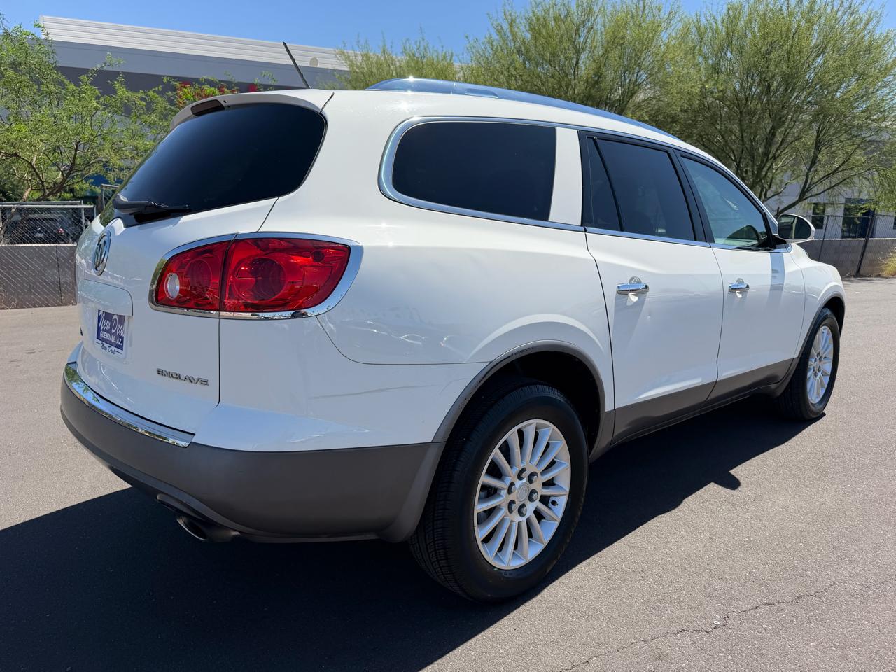 Buick Enclave Base FWD 2012