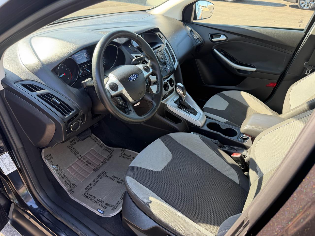 Ford Focus SE 2012