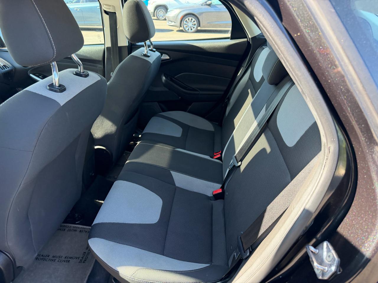 Ford Focus SE 2012