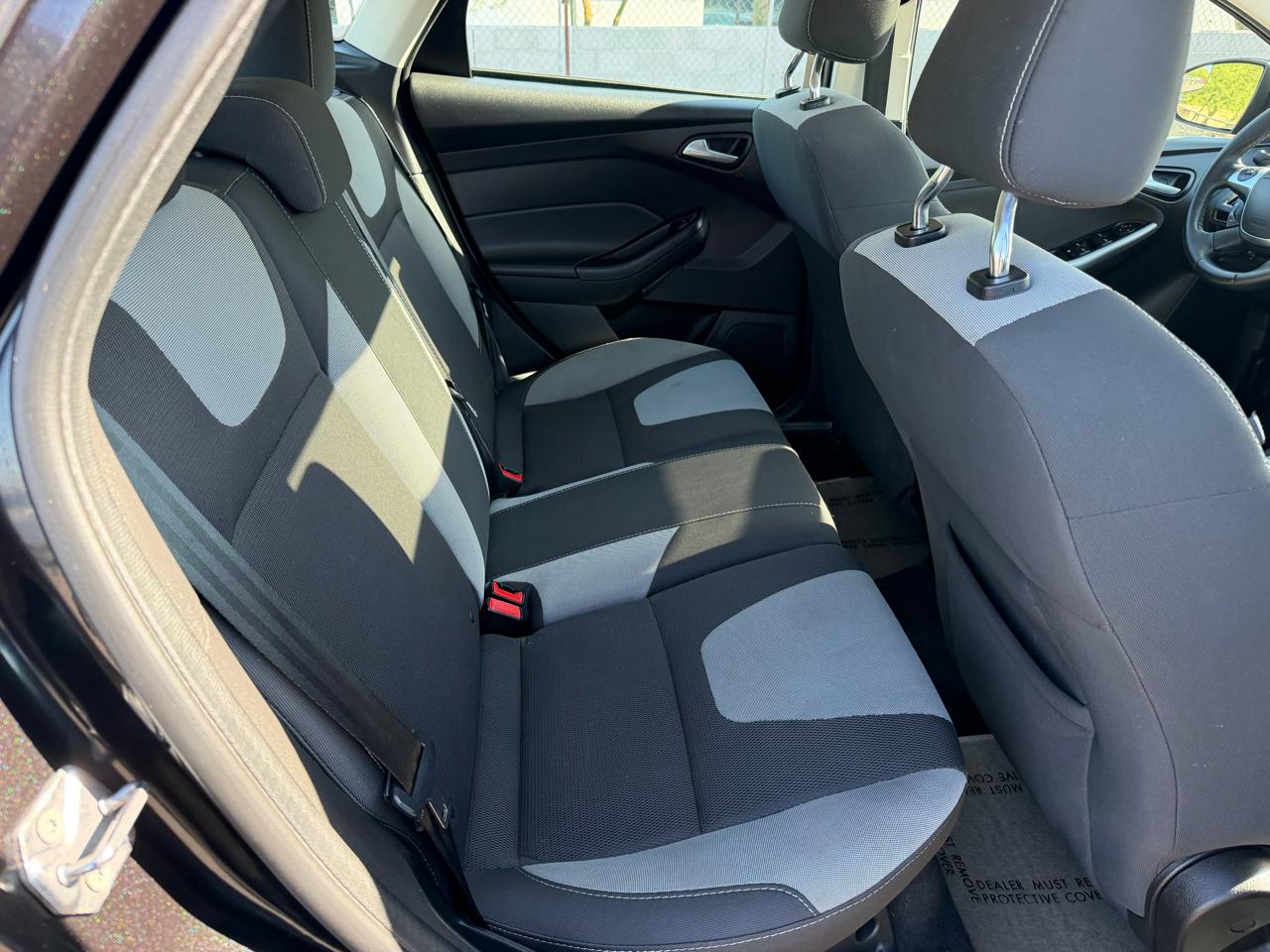 Ford Focus SE 2012