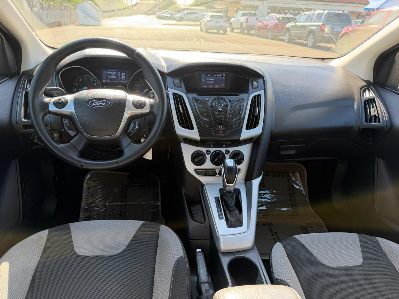Ford Focus SE 2012