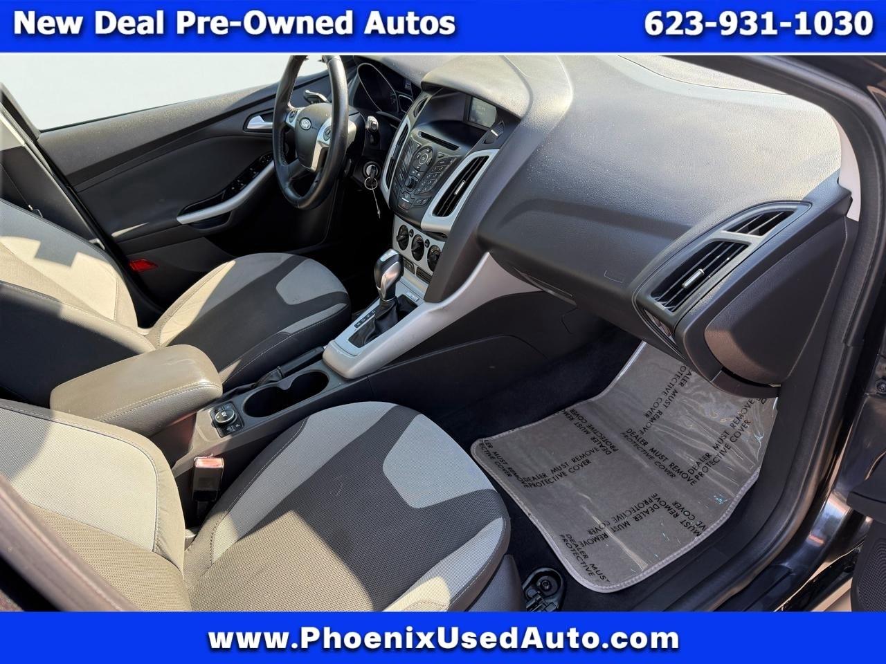 Ford Focus SE 2012