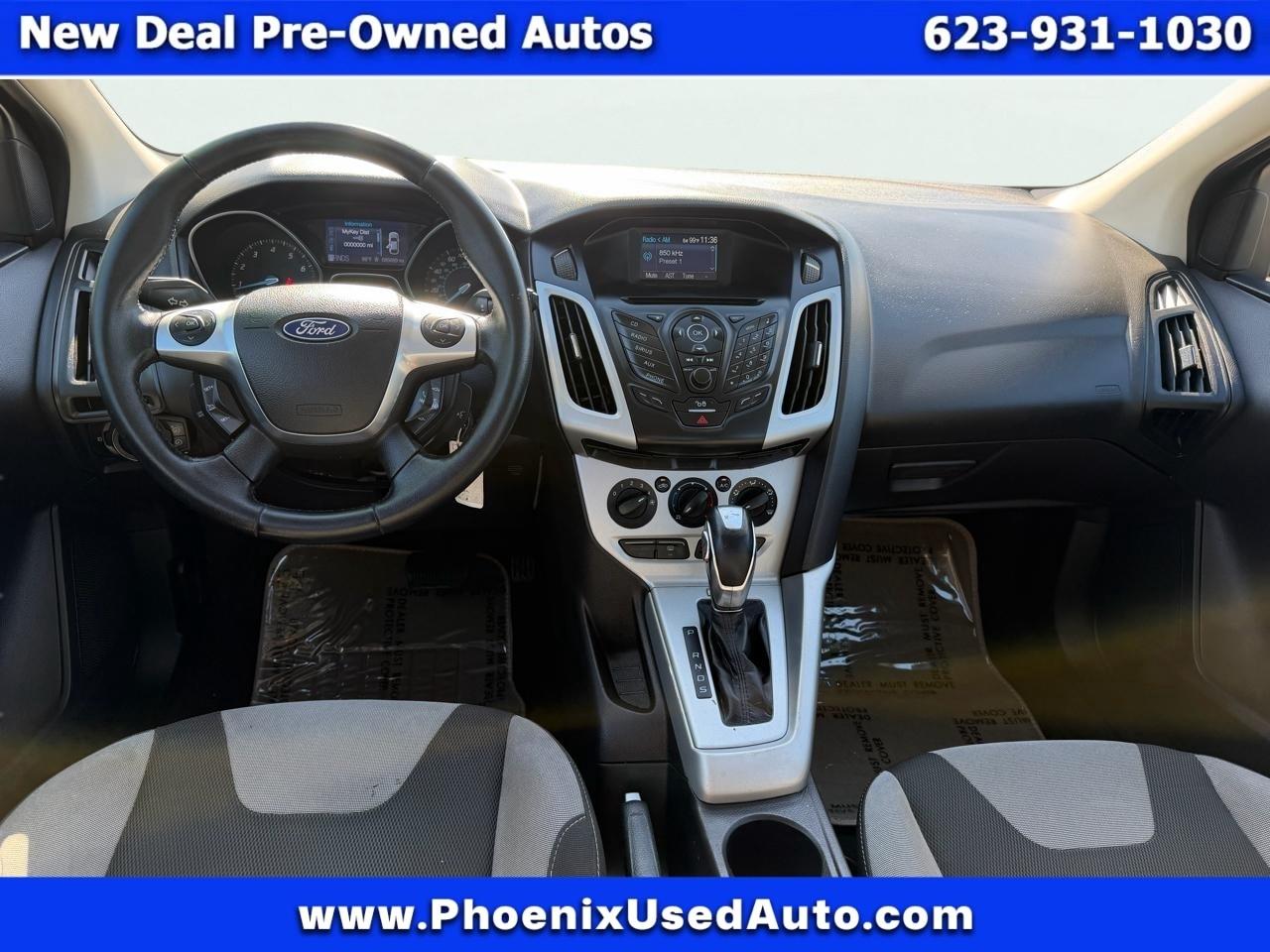 Ford Focus SE 2012