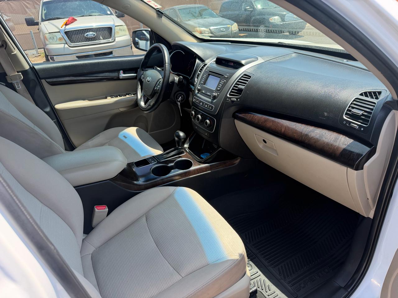 Kia Sorento LX 2WD 2014