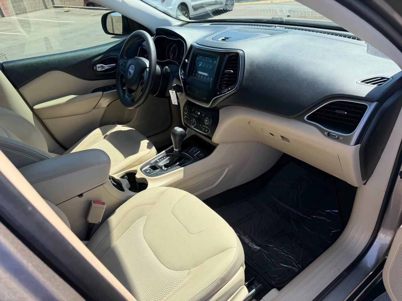 Jeep Cherokee Latitude FWD 2019