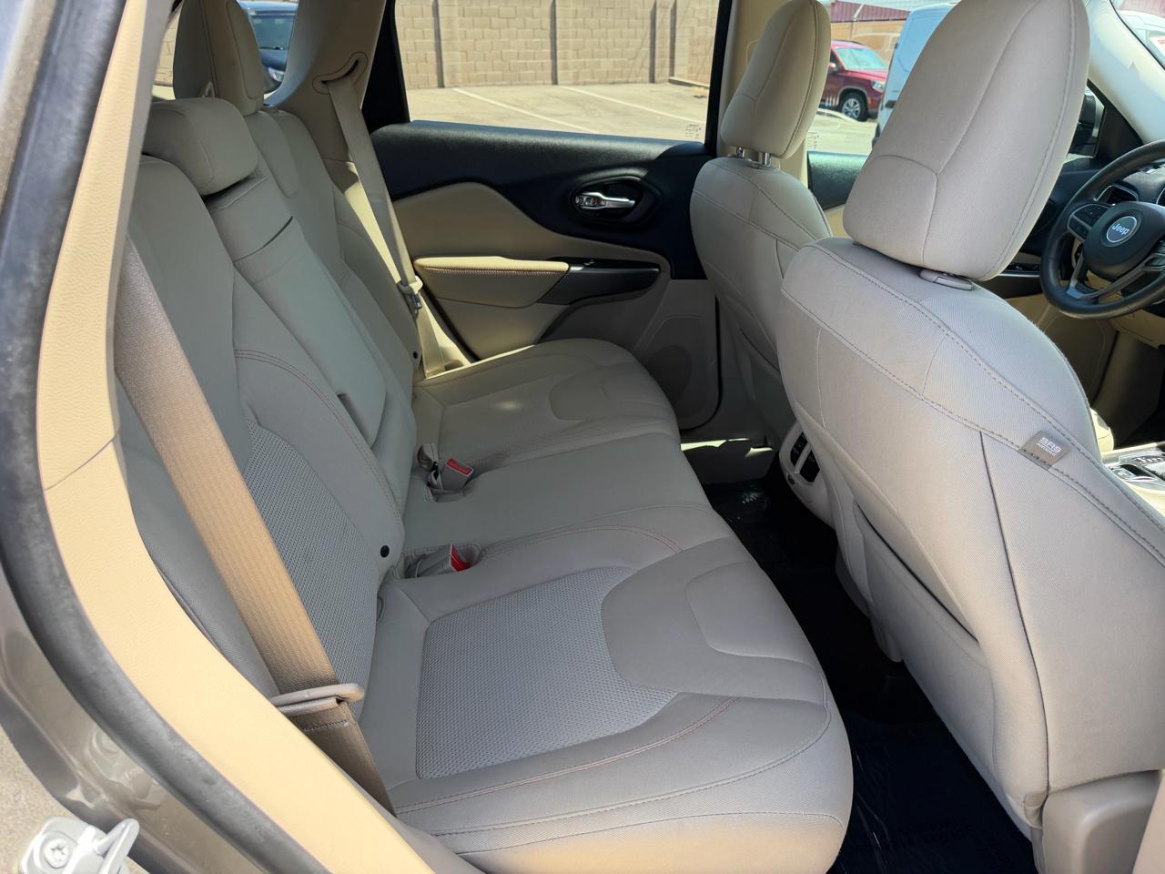 Jeep Cherokee Latitude FWD 2019