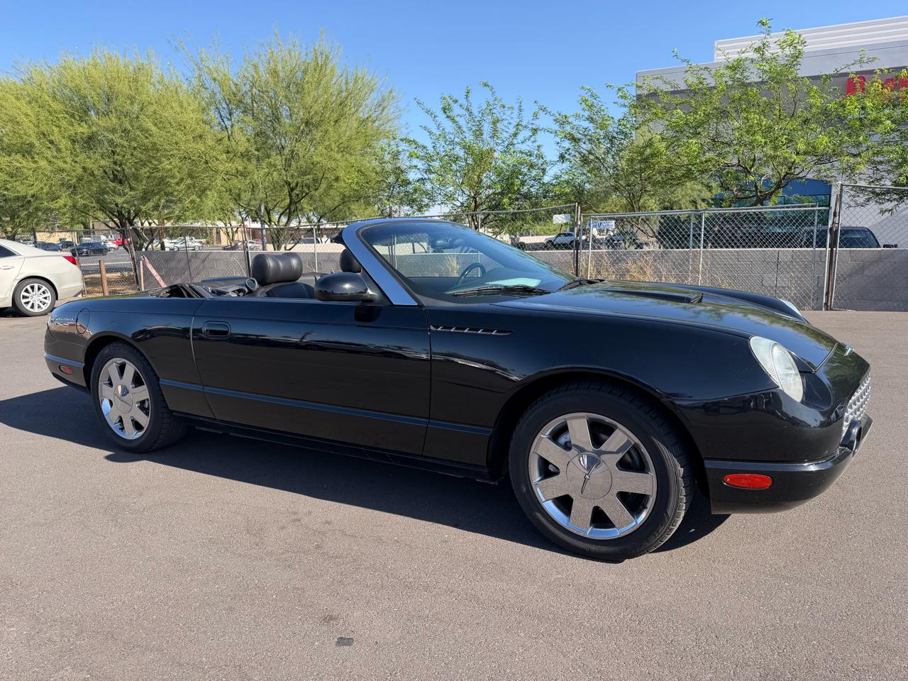 Ford Thunderbird Deluxe 2002