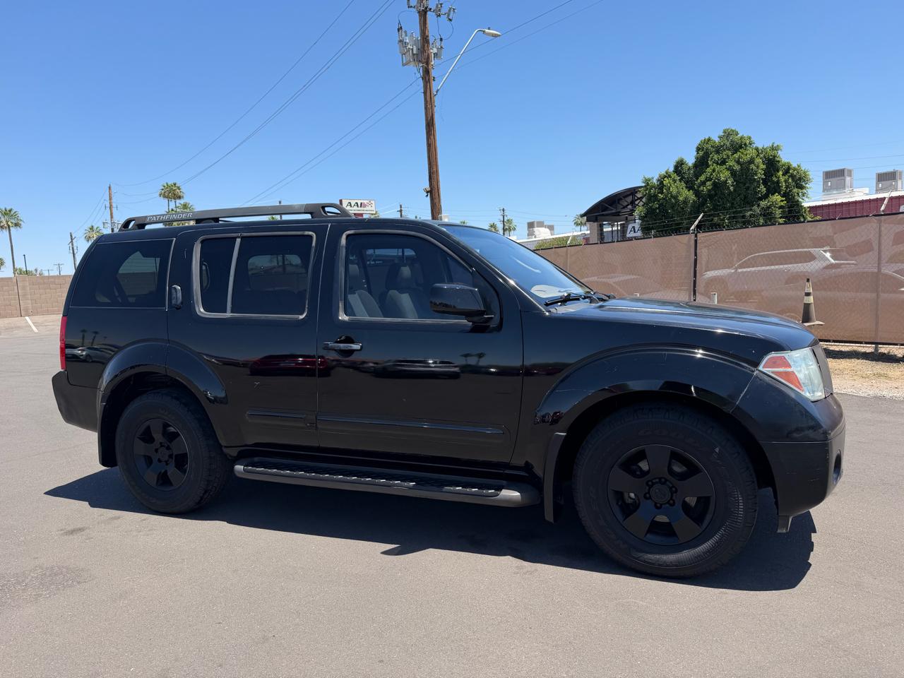 2006 Nissan Pathfinder LE 2WD