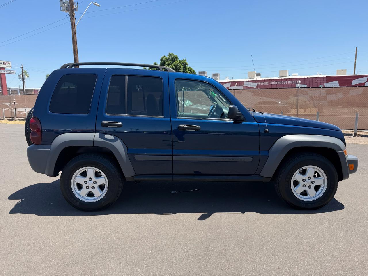 Jeep Liberty Sport 2WD 2005