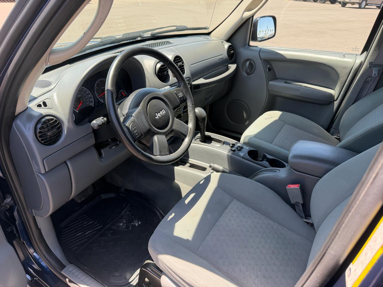 Jeep Liberty Sport 2WD 2005