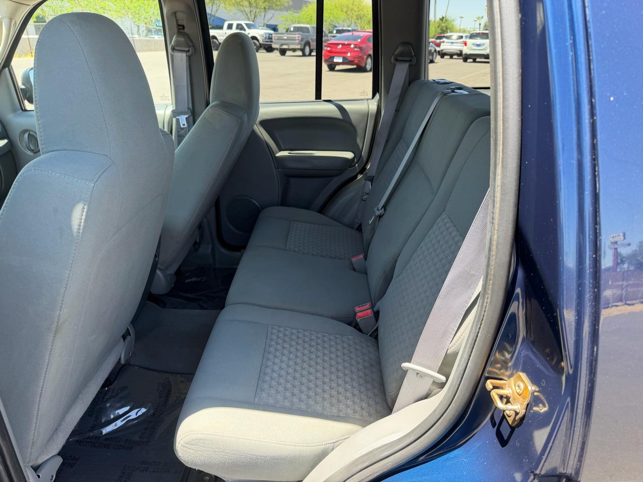 Jeep Liberty Sport 2WD 2005