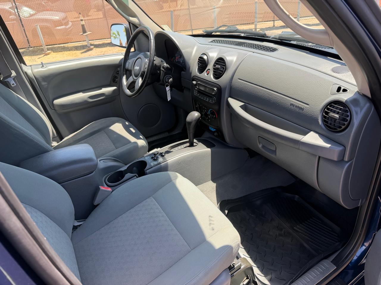 Jeep Liberty Sport 2WD 2005