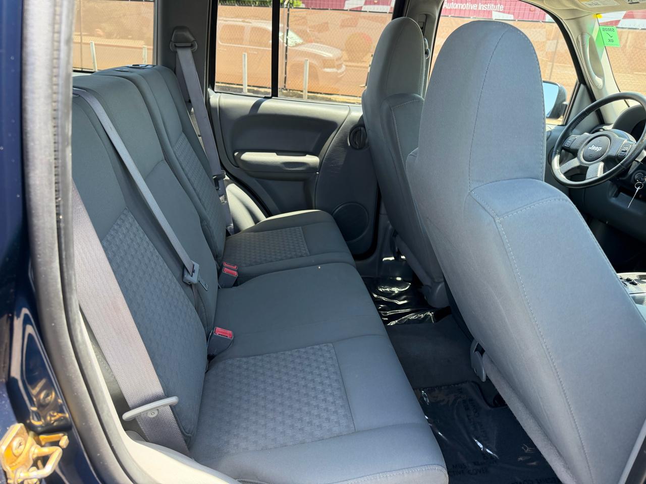 Jeep Liberty Sport 2WD 2005