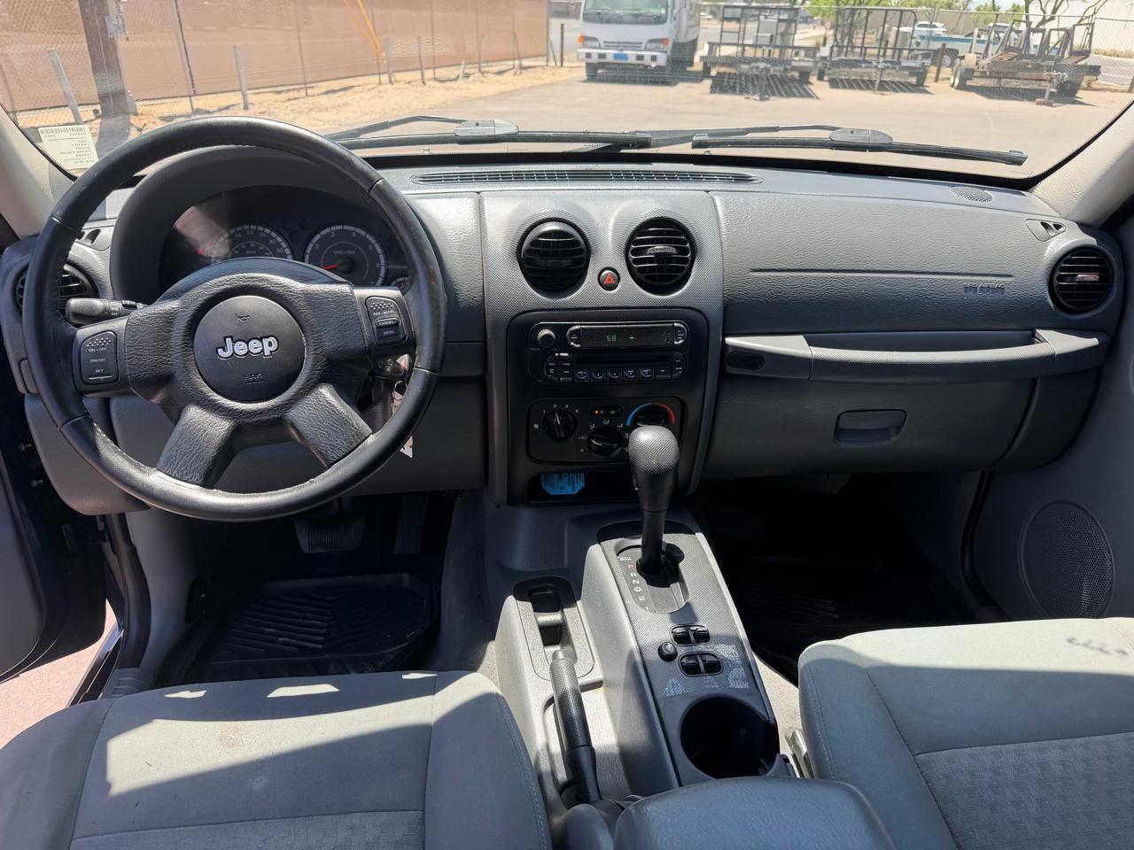 Jeep Liberty Sport 2WD 2005