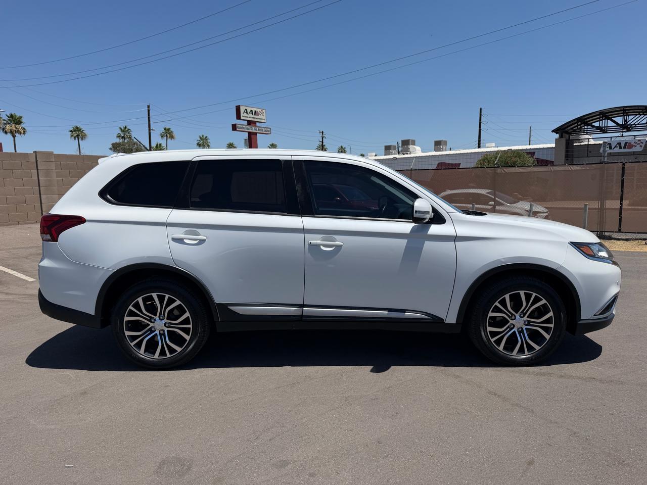 Mitsubishi Outlander SE 2WD 2016