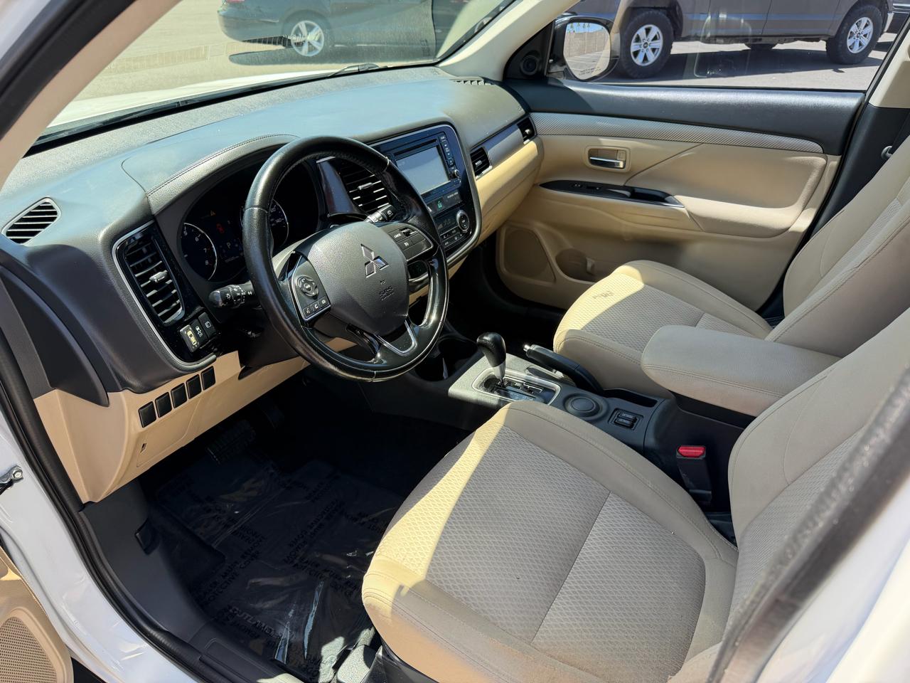 Mitsubishi Outlander SE 2WD 2016
