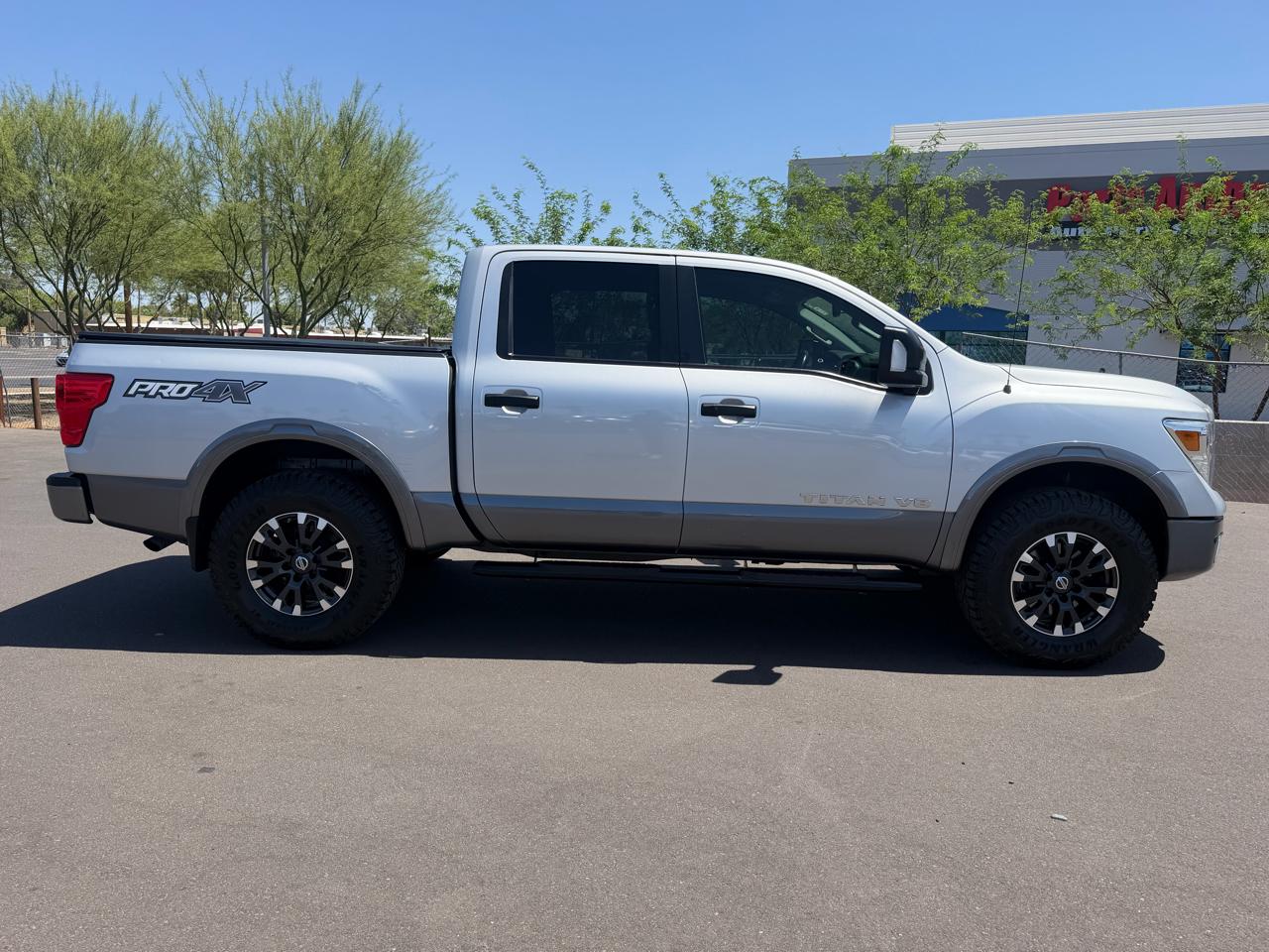 Nissan Titan PRO-4X Crew Cab 4WD 2019