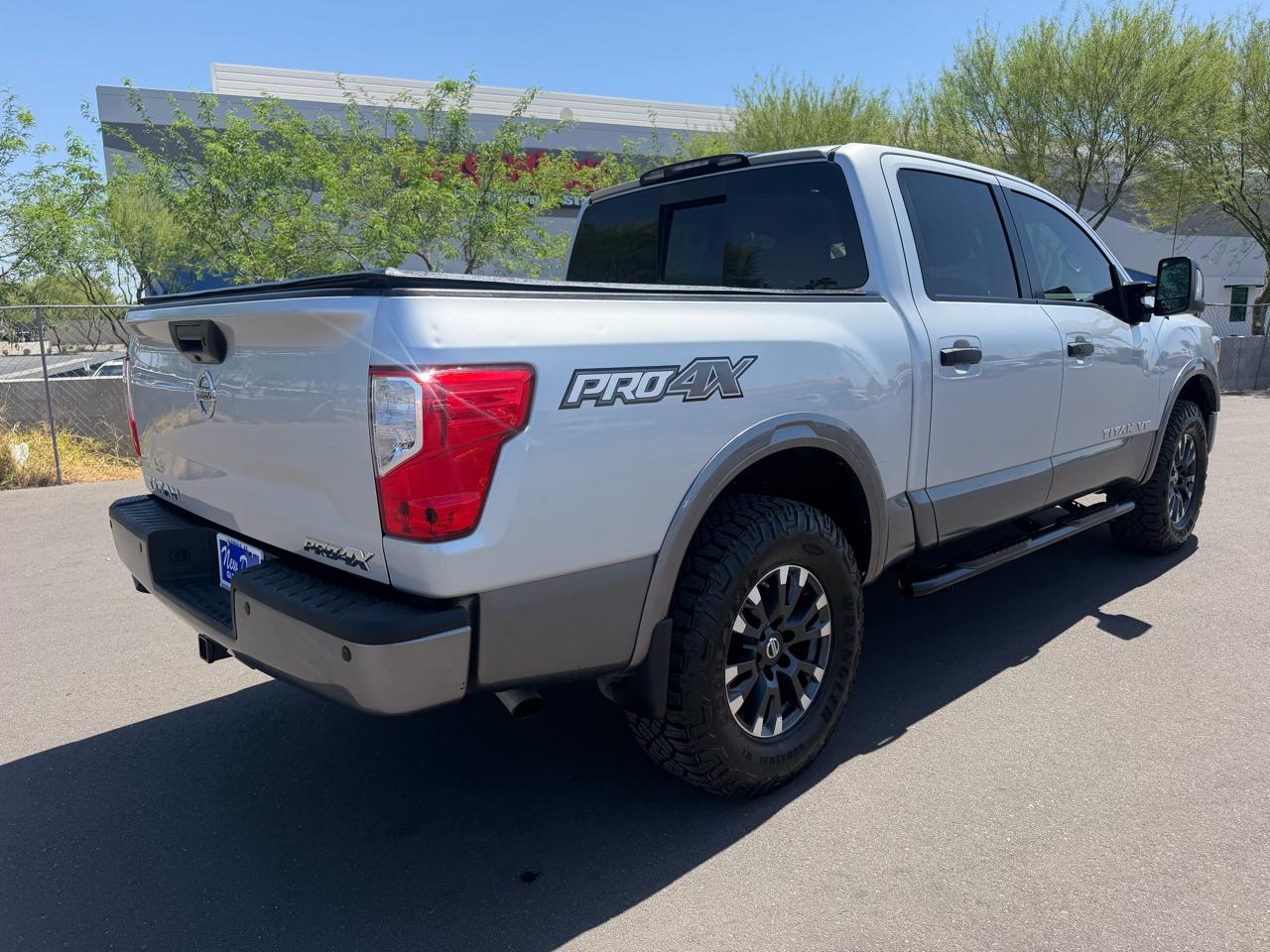 Nissan Titan PRO-4X Crew Cab 4WD 2019