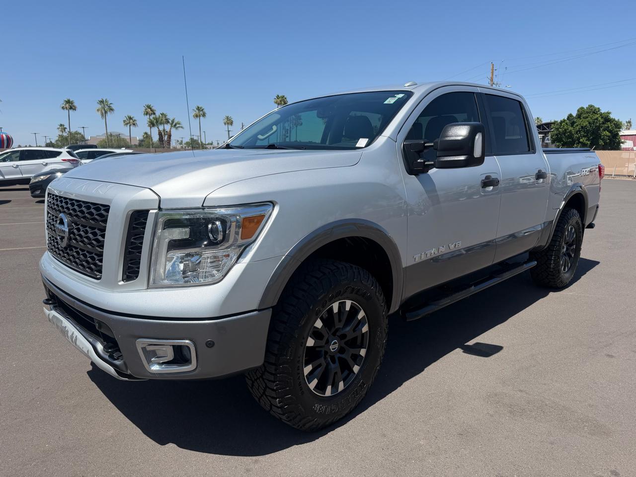Nissan Titan PRO-4X Crew Cab 4WD 2019
