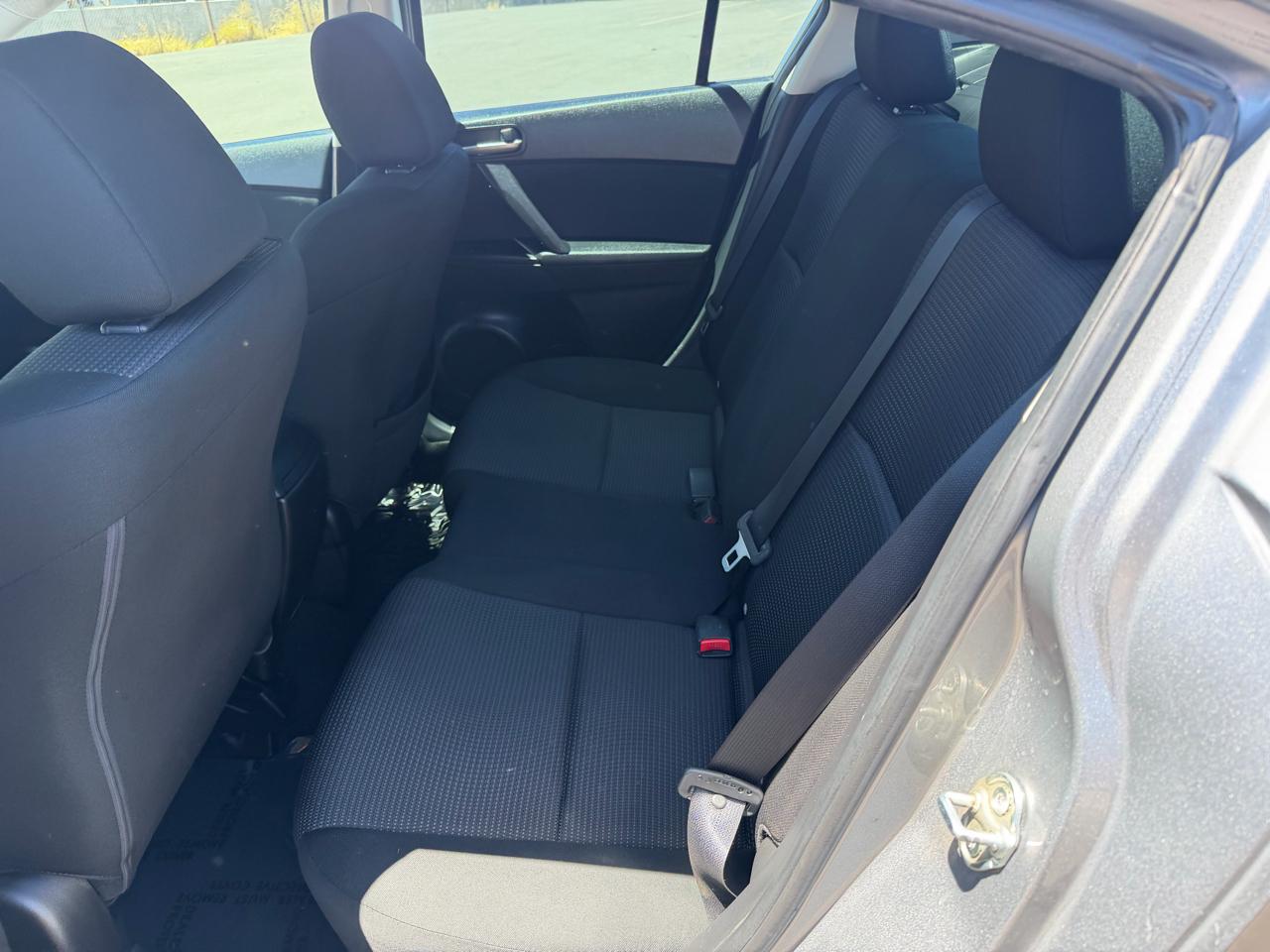 Mazda MAZDA3 i Sport 4-Door 2013