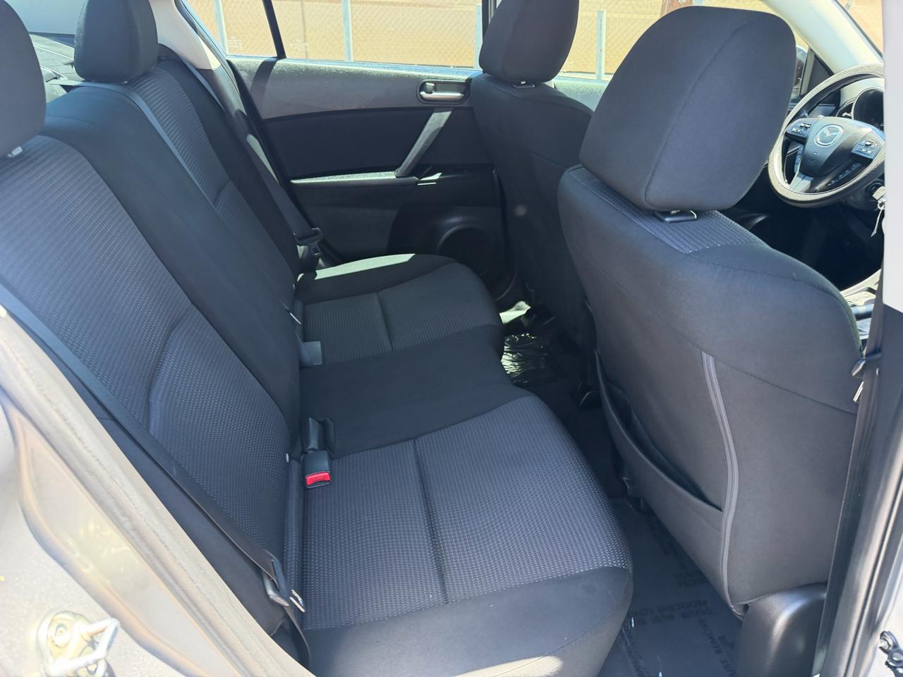 Mazda MAZDA3 i Sport 4-Door 2013