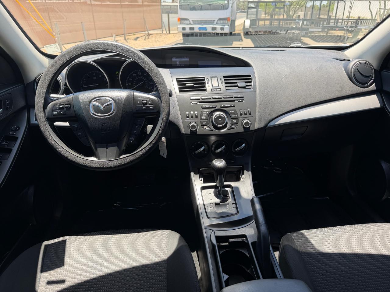 Mazda MAZDA3 i Sport 4-Door 2013