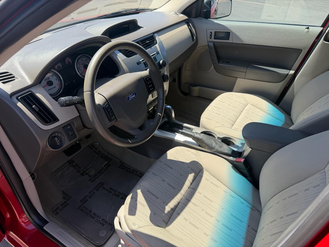 Ford Focus SE Sedan 2010