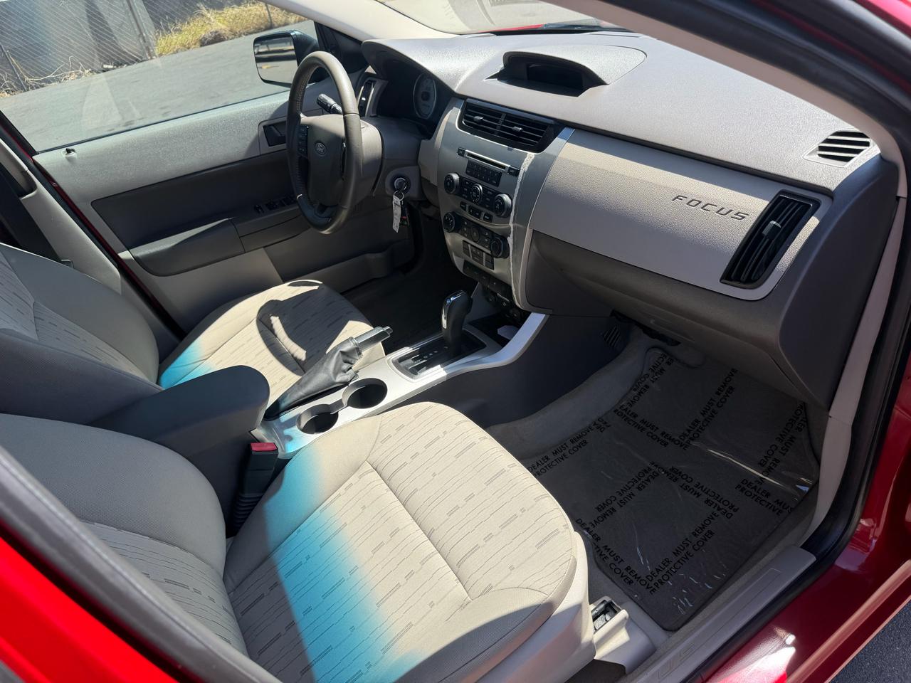 Ford Focus SE Sedan 2010