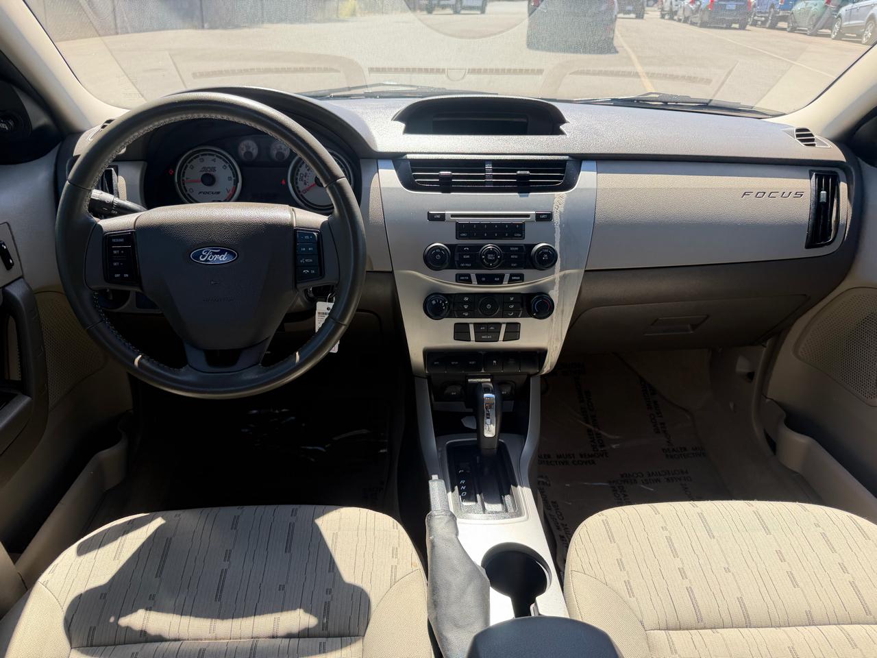 Ford Focus SE Sedan 2010