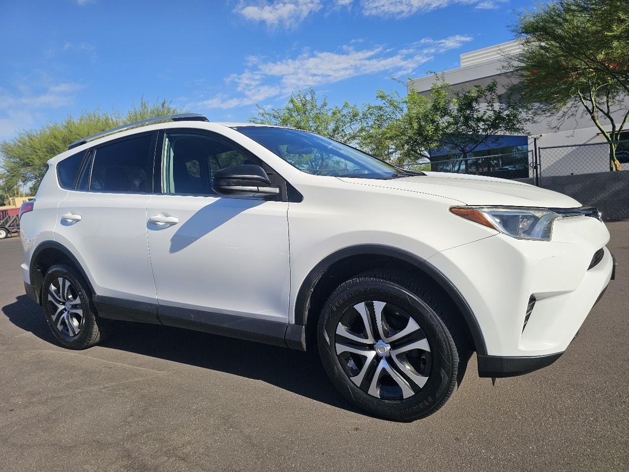 Toyota RAV4 LE FWD 2016