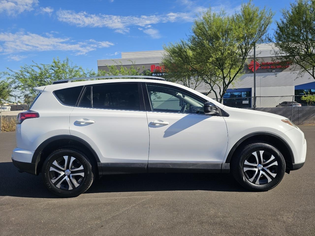 Toyota RAV4 LE FWD 2016