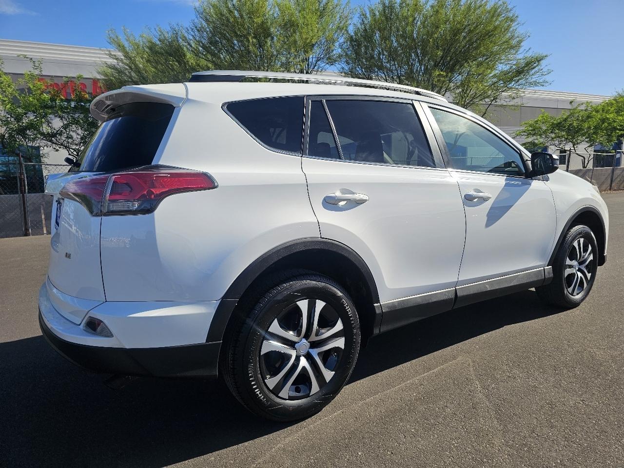 Toyota RAV4 LE FWD 2016
