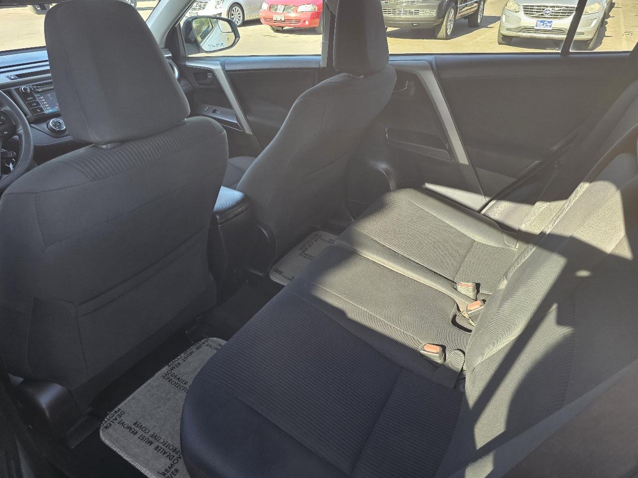 Toyota RAV4 LE FWD 2016