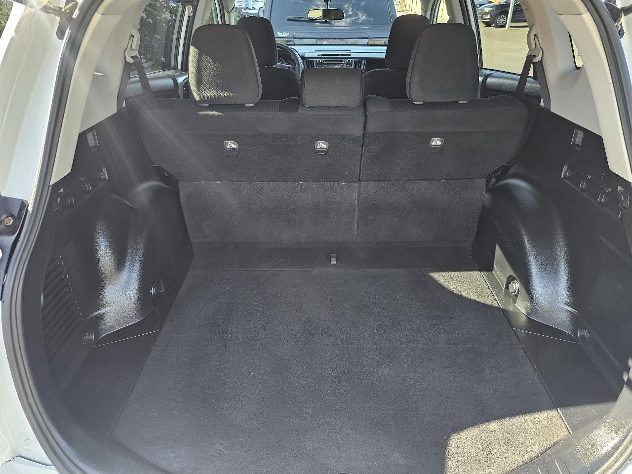 Toyota RAV4 LE FWD 2016