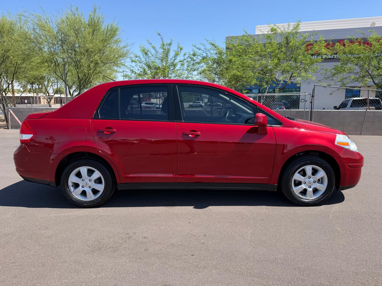 Nissan Versa 1.8 S Sedan 2010