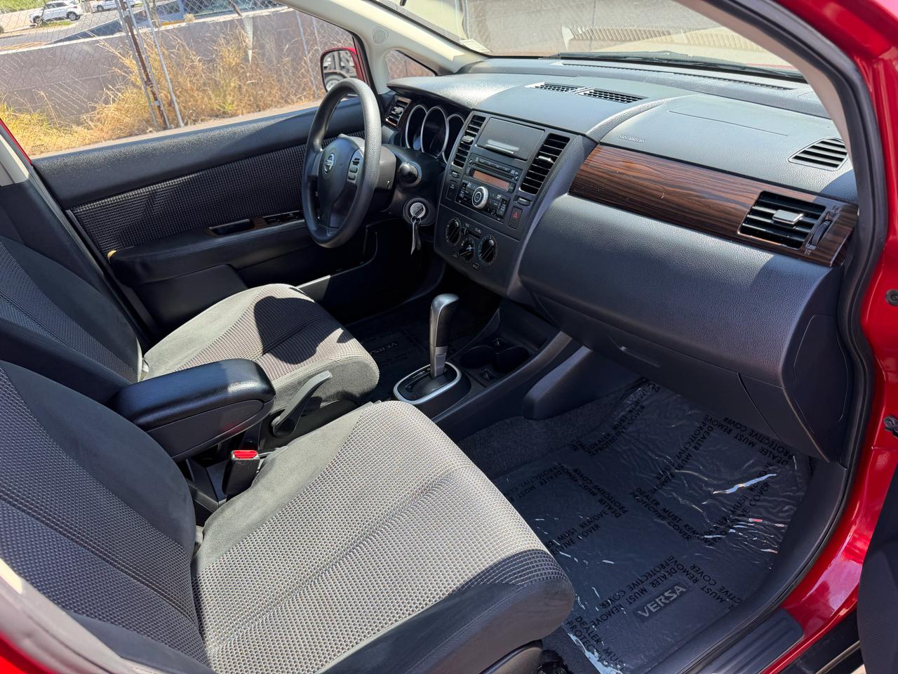 Nissan Versa 1.8 S Sedan 2010