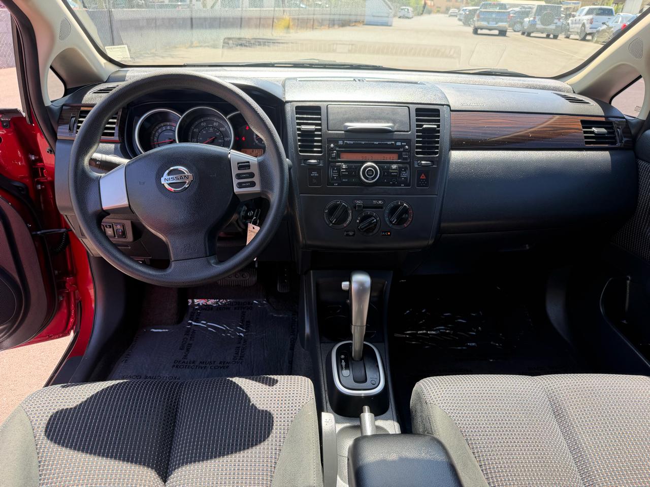 Nissan Versa 1.8 S Sedan 2010
