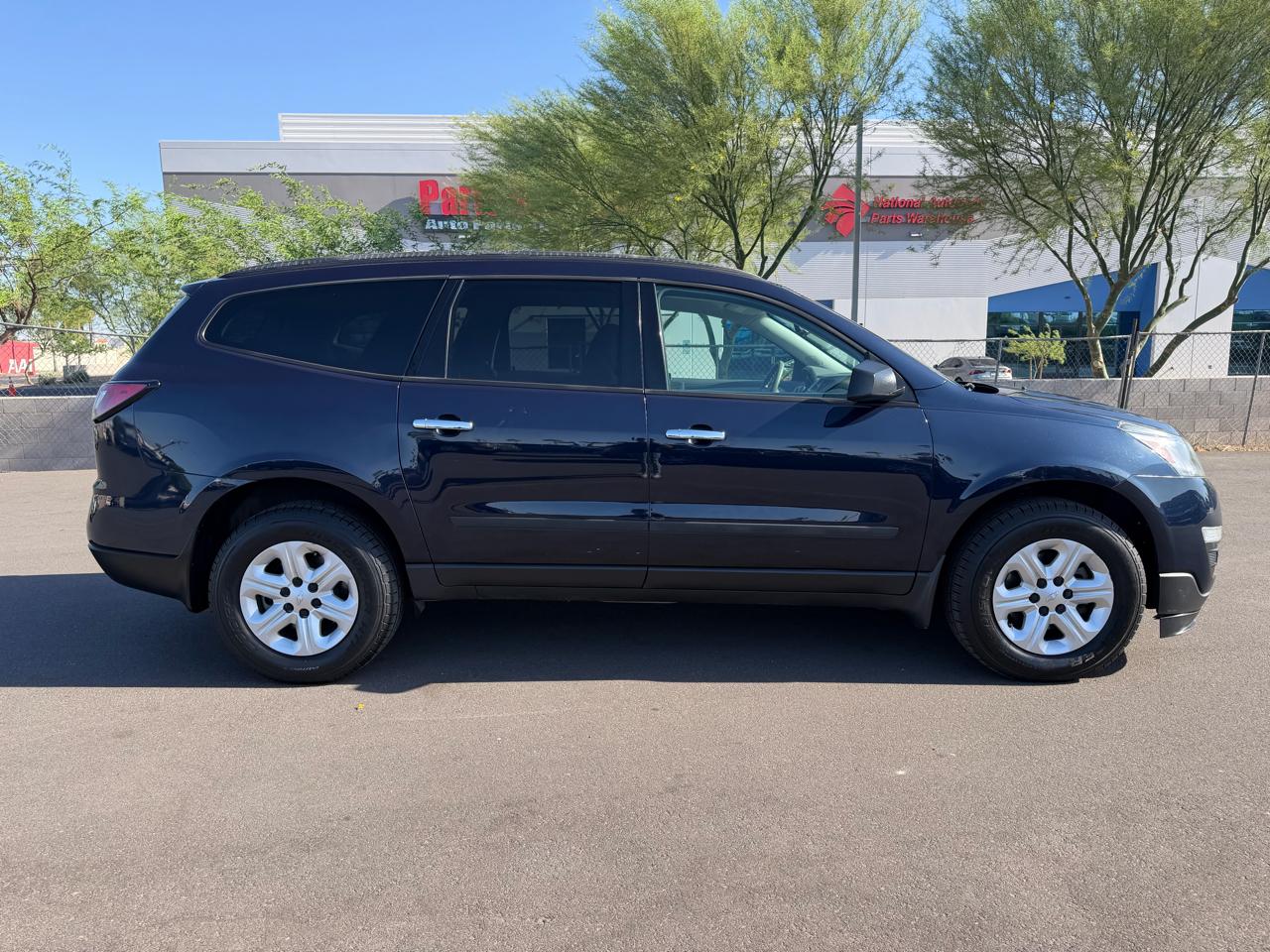 Chevrolet Traverse LS FWD w/PDC 2017
